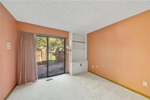 $325,000 | 11044 West 97th Circle, Overland Park, KS 66214