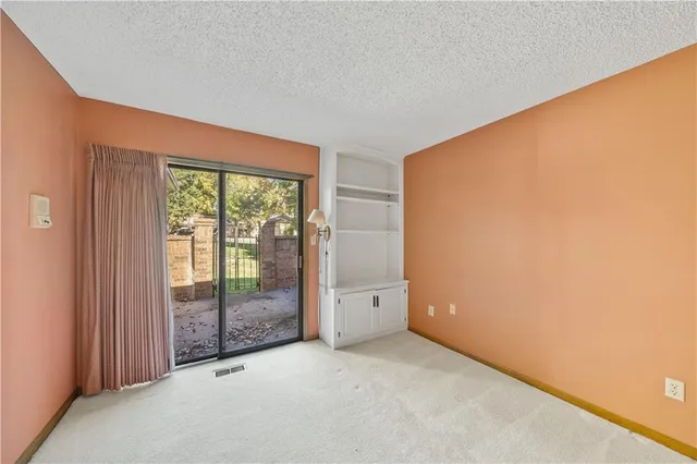 $325,000 | 11044 West 97th Circle, Overland Park, KS 66214