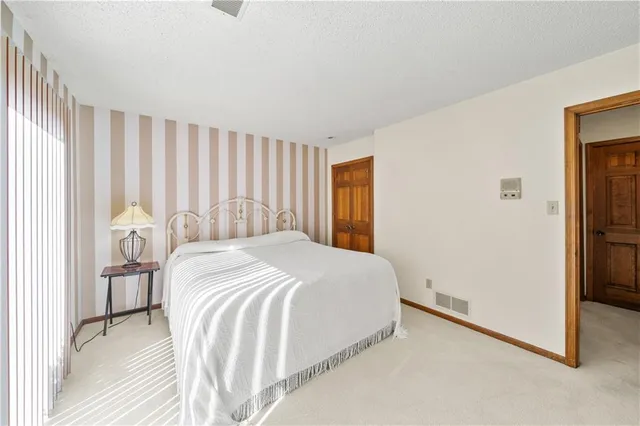 $325,000 | 11044 West 97th Circle, Overland Park, KS 66214