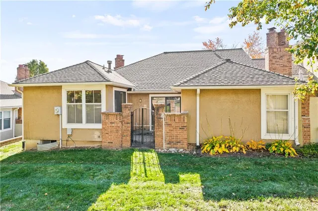 $325,000 | 11044 West 97th Circle, Overland Park, KS 66214