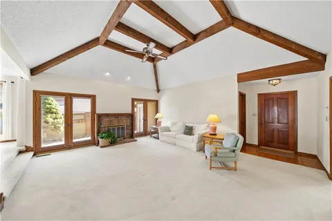 $325,000 | 11044 West 97th Circle, Overland Park, KS 66214