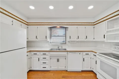 $325,000 | 11044 West 97th Circle, Overland Park, KS 66214