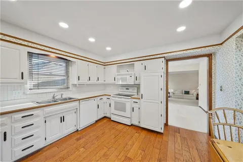 $325,000 | 11044 West 97th Circle, Overland Park, KS 66214