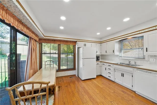 $325,000 | 11044 West 97th Circle, Overland Park, KS 66214