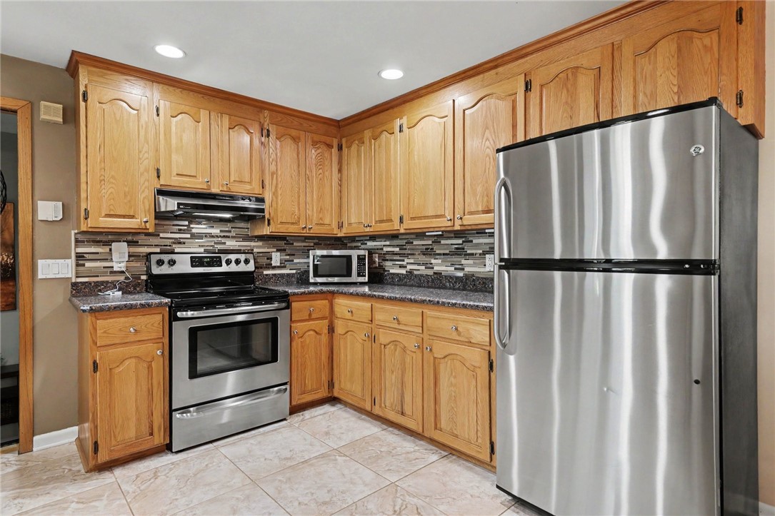 1004 Elmgrove Road Gates, NY 14624 - Photo 10 of 50
