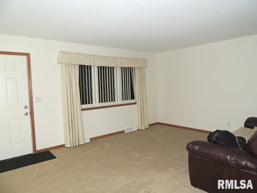 613 Lost Grove Road Princeton, IA 52768 - Photo 4 of 24 Gallery Image 4