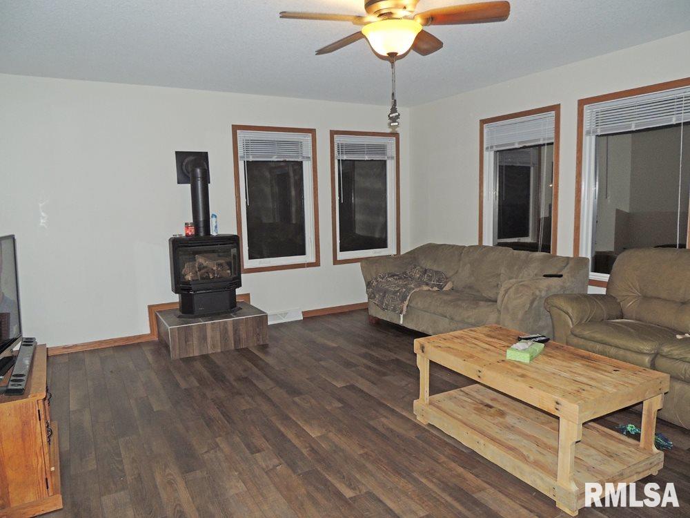 613 Lost Grove Road Princeton, IA 52768 - Photo 10 of 24 Gallery Image 10