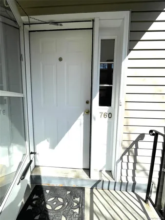 $410,000 | 760 East Crooked Hill Road, Unit 760, Pearl River, NY 10965
