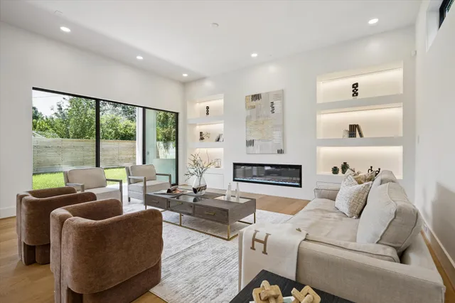 $1,655,000 | 6534 Corbin Street, Houston, TX 77055