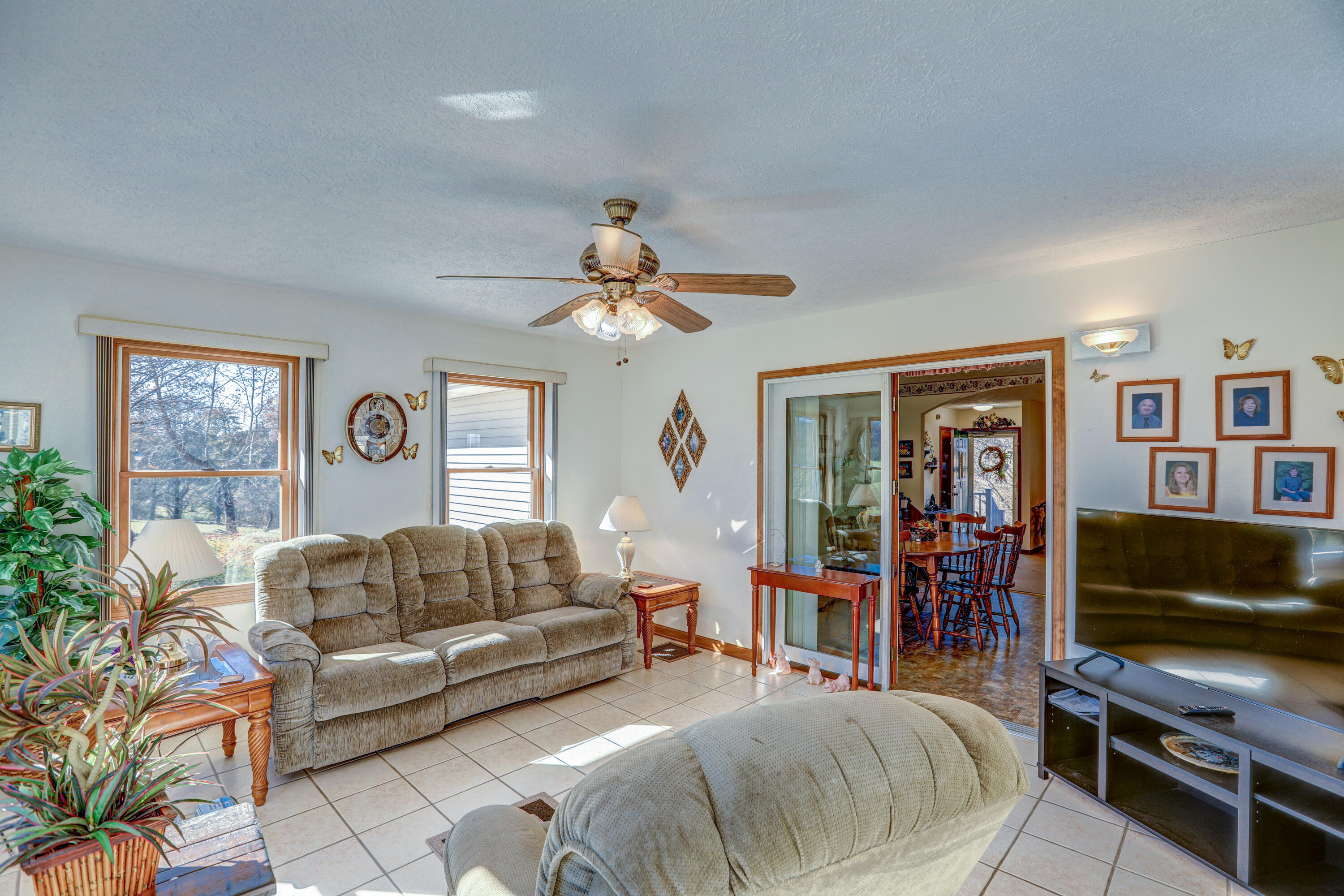 1161 Mitchell Road Kingsport, TN 37663 - Photo 4 of 68 B42A2889_90_91_92_93 - Copy - Copy