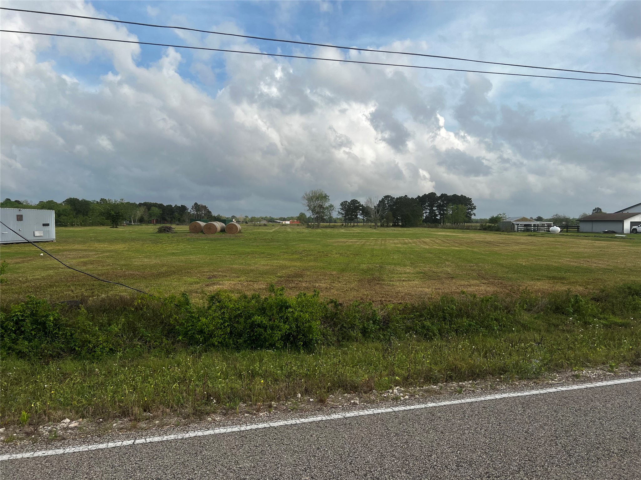 9715 County Road 171 Liverpool, TX 77577 - Photo 7 of 9 a view of a big yard with a street