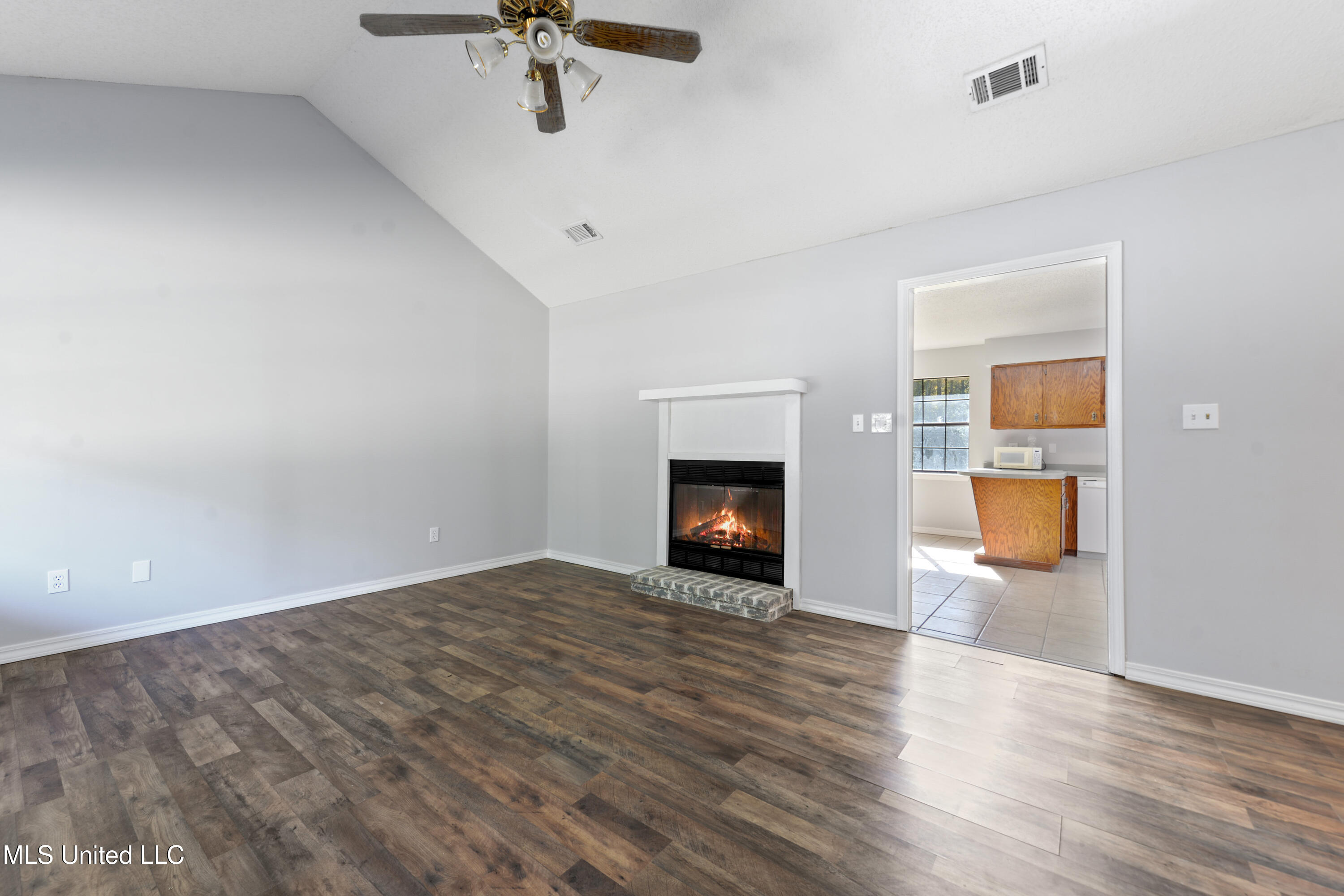 18023 Commission Road Long Beach, MS 39560 - Photo 4 of 22 IMG_4697