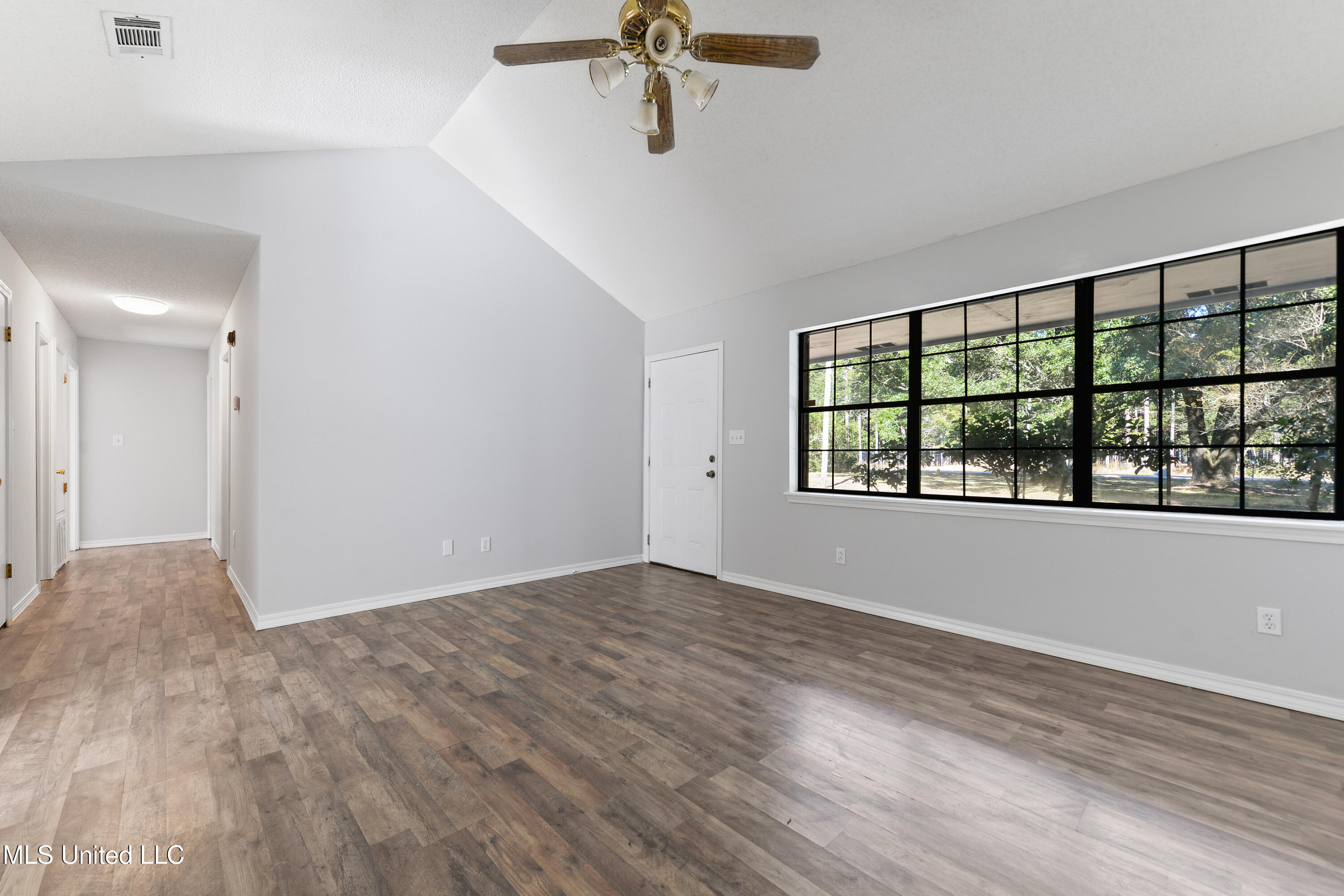 18023 Commission Road Long Beach, MS 39560 - Photo 5 of 22 IMG_4700