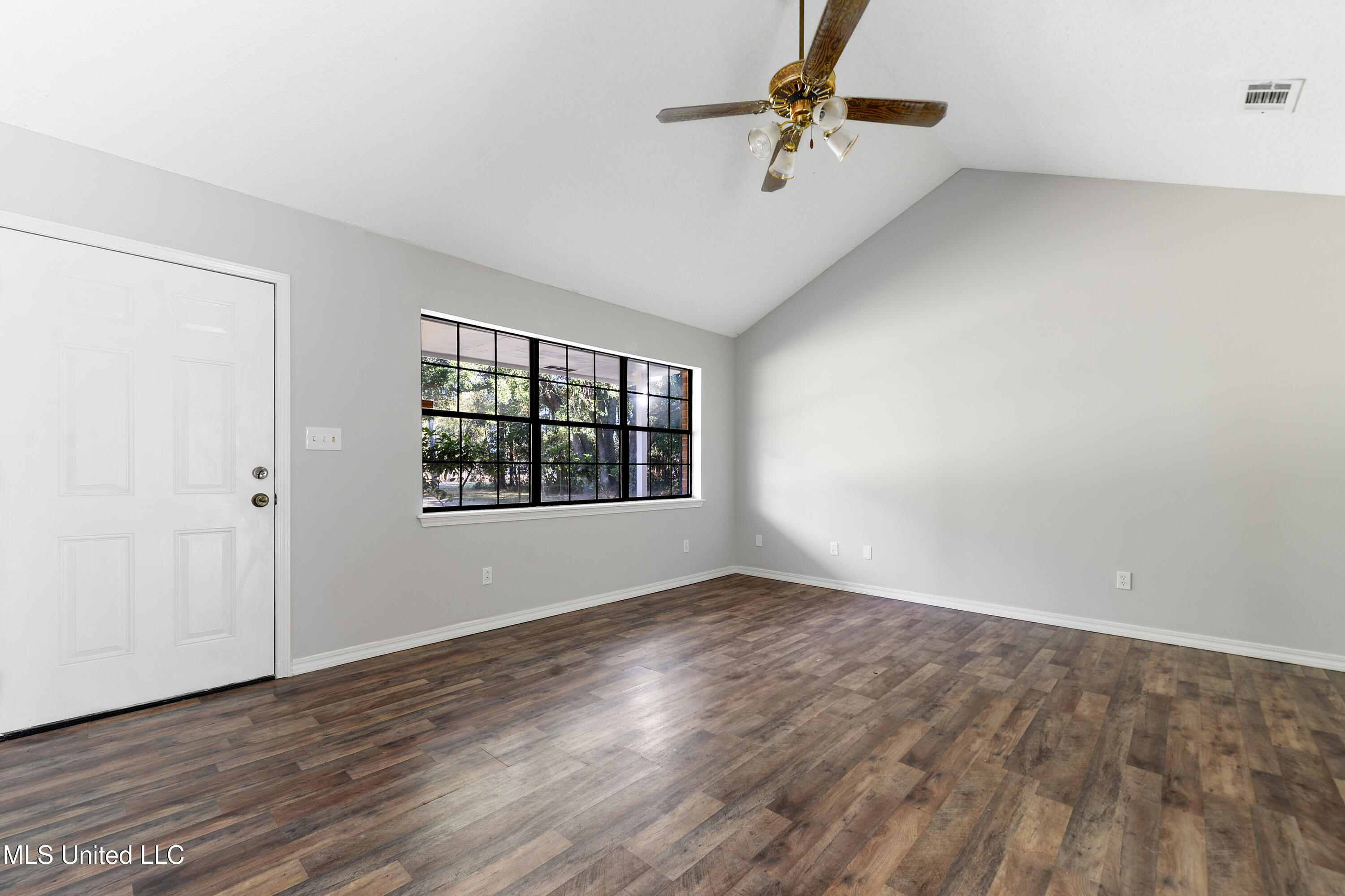 18023 Commission Road Long Beach, MS 39560 - Photo 6 of 22 006 (1)