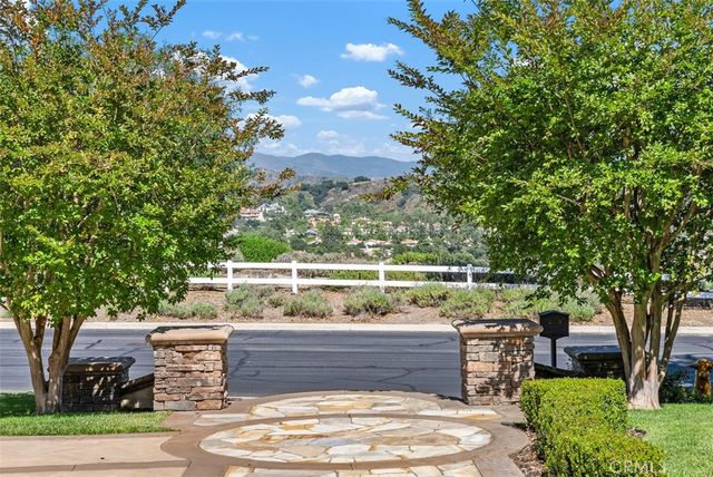 a view of entryway with a front door