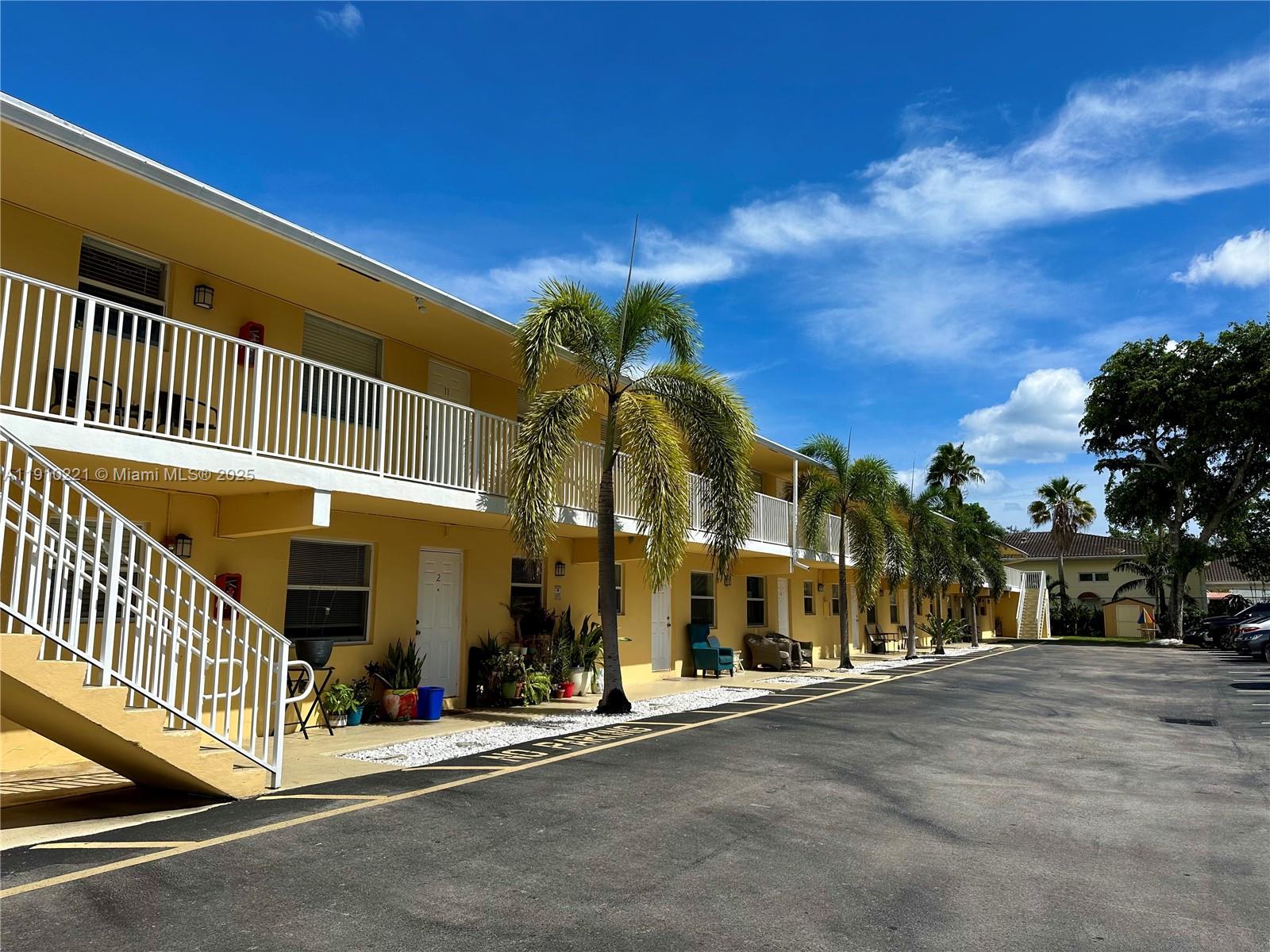 2640 Northeast 8th Avenue, Unit 13 Wilton Manors, FL 33334 - Photo 29 of 34 a view of a building with a street