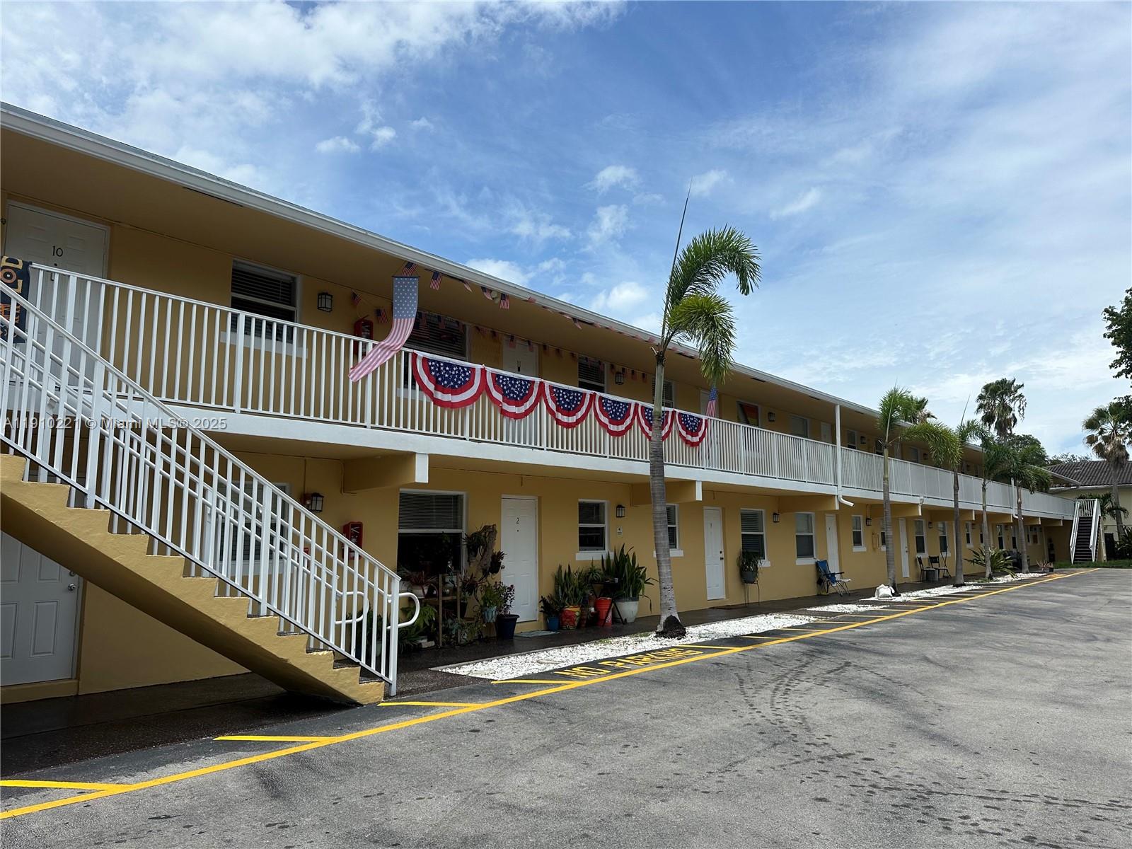 2640 Northeast 8th Avenue, Unit 13 Wilton Manors, FL 33334 - Photo 34 of 34 a view of a street with stores
