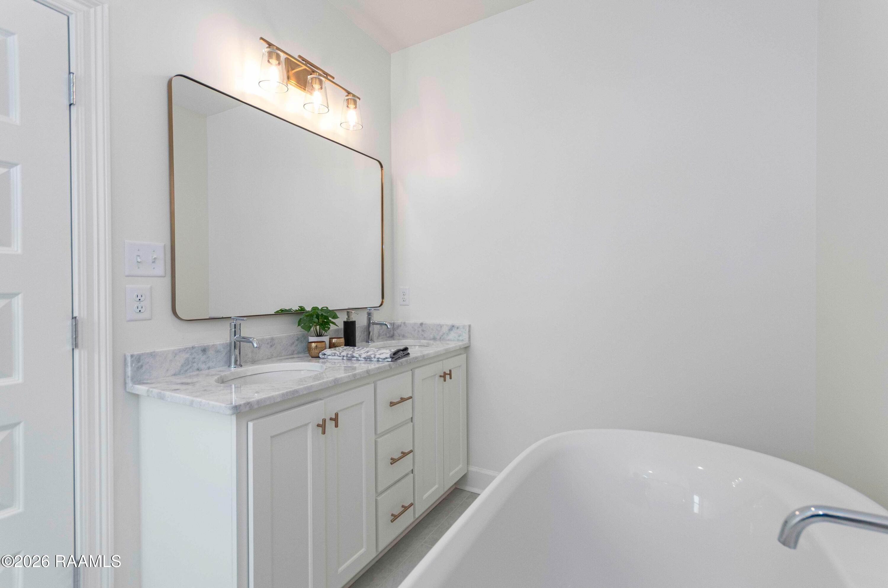 1510 Kaliste Saloom Road, Unit 402 Lafayette, LA 70508 - Photo 15 of 18 1510 #405 Primary Bath vw 2