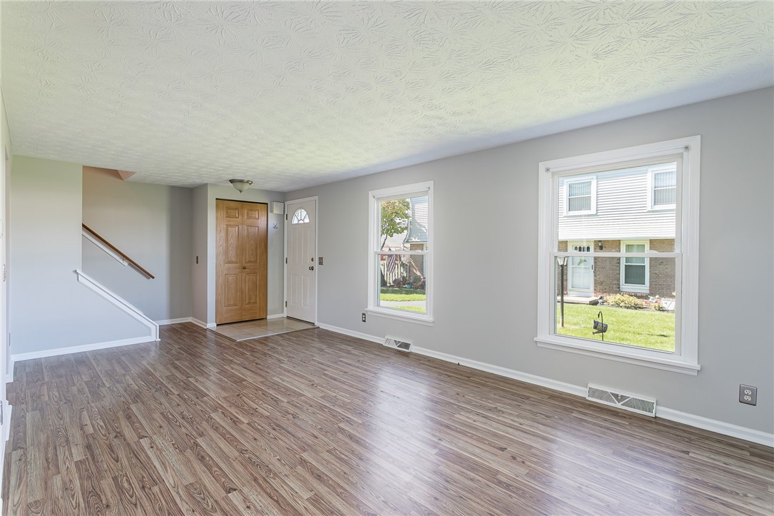 8 Clearfield Drive Webster, NY 14580 - Photo 2 of 23