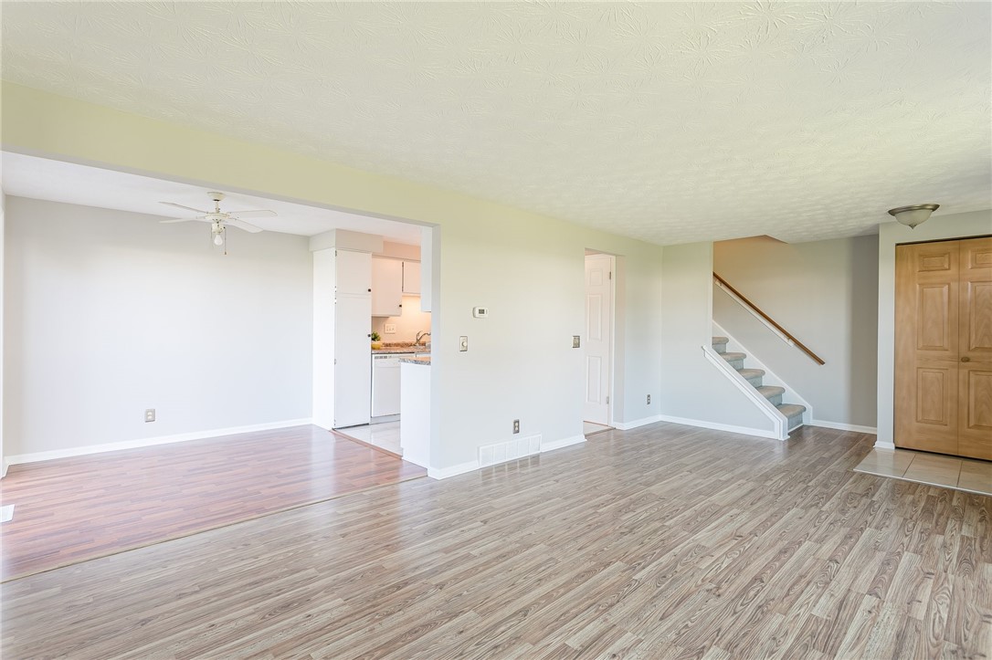 8 Clearfield Drive Webster, NY 14580 - Photo 4 of 23