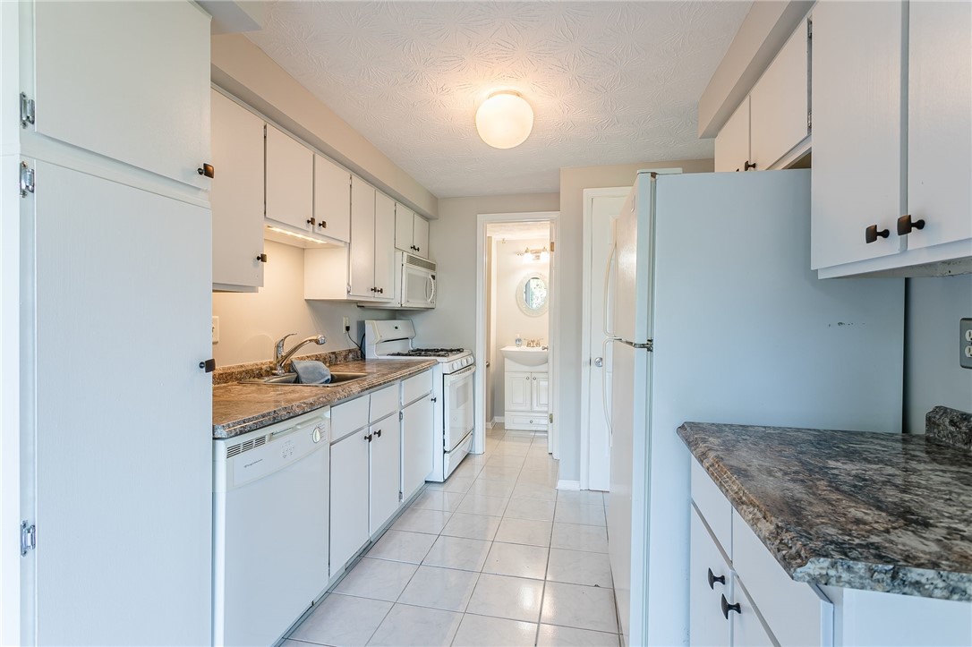 8 Clearfield Drive Webster, NY 14580 - Photo 7 of 23