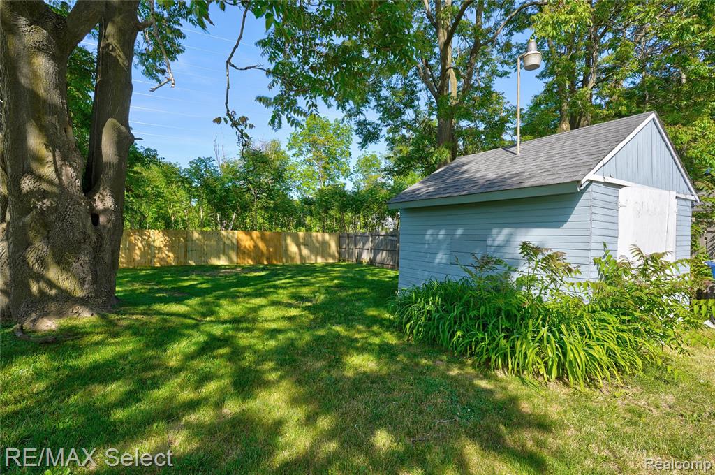 4305 Pengelly Road Flint, MI 48507 - Photo 7 of 36