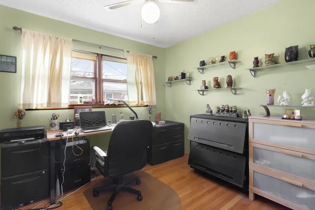 $390,000 | 217 Finsbury Lane, La Grange Park, IL 60526