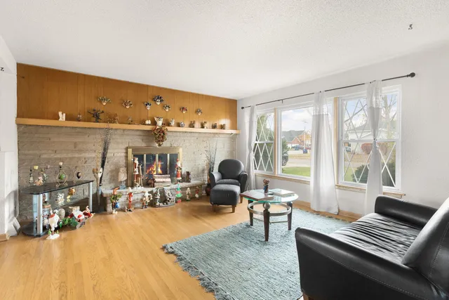 $390,000 | 217 Finsbury Lane, La Grange Park, IL 60526