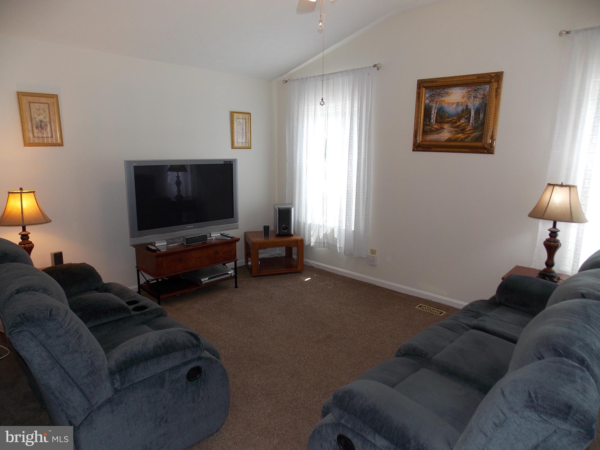 31 Winehurst Road Catonsville, MD 21228 - Photo 10 of 30 Family Room