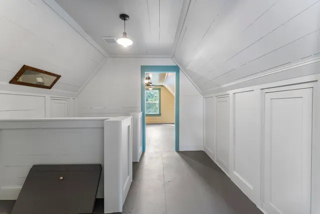 a view of a house with backyard and garden