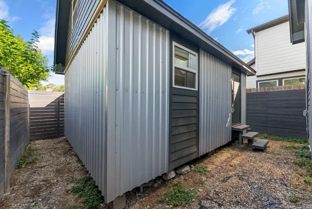 a view of a livingroom with an empty space