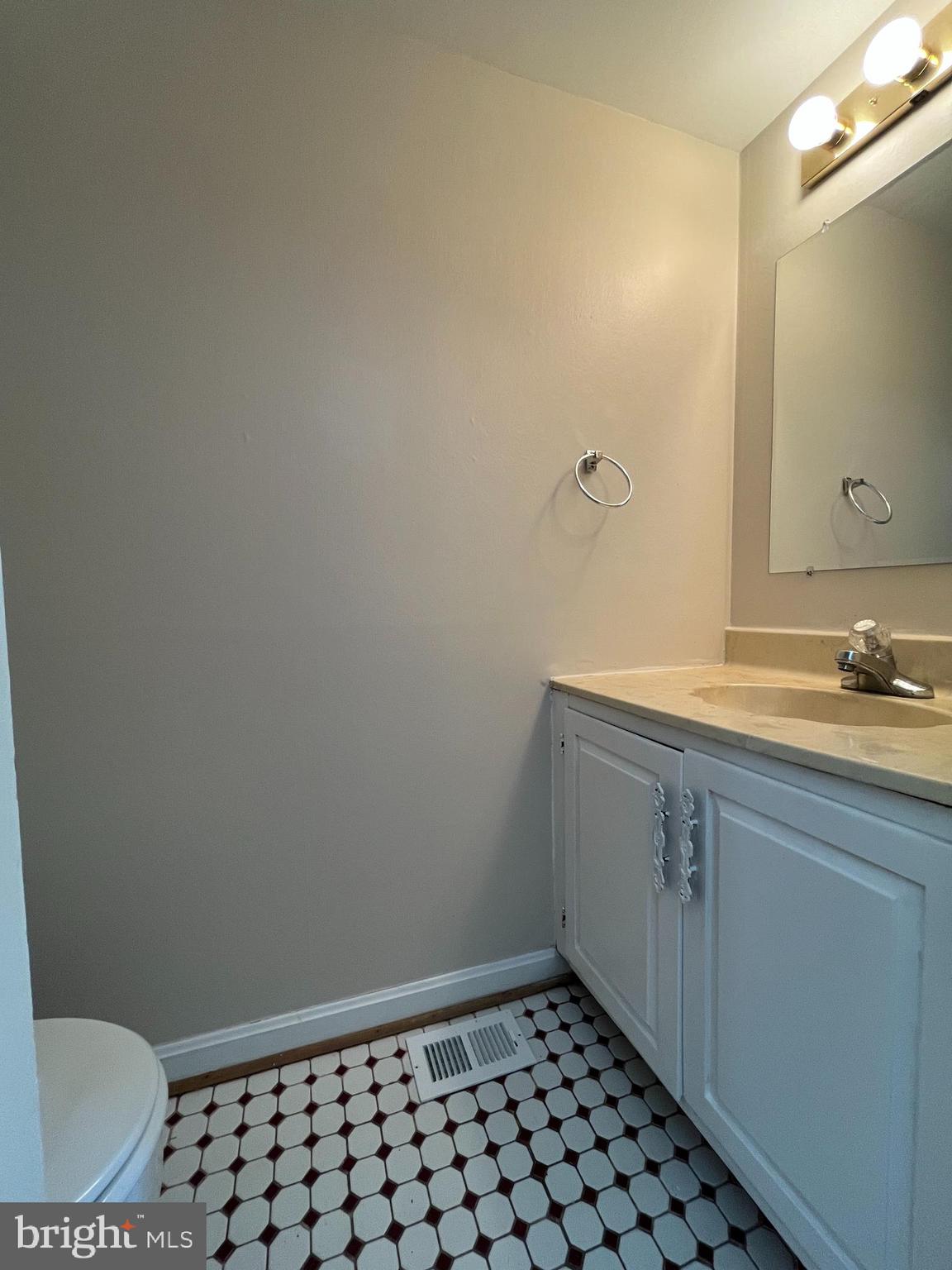 8034 Inverness Ridge Road Potomac, MD 20854 - Photo 6 of 31
