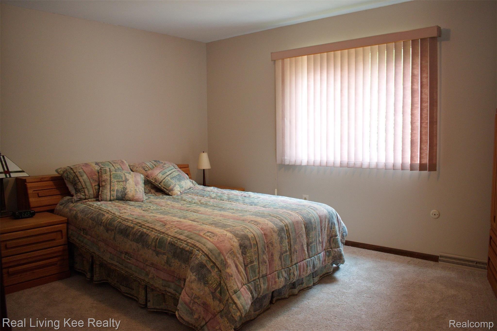 88 East Maryknoll Road Rochester, MI 48309 - Photo 20 of 36 Mstr Bdrm 1.jpg