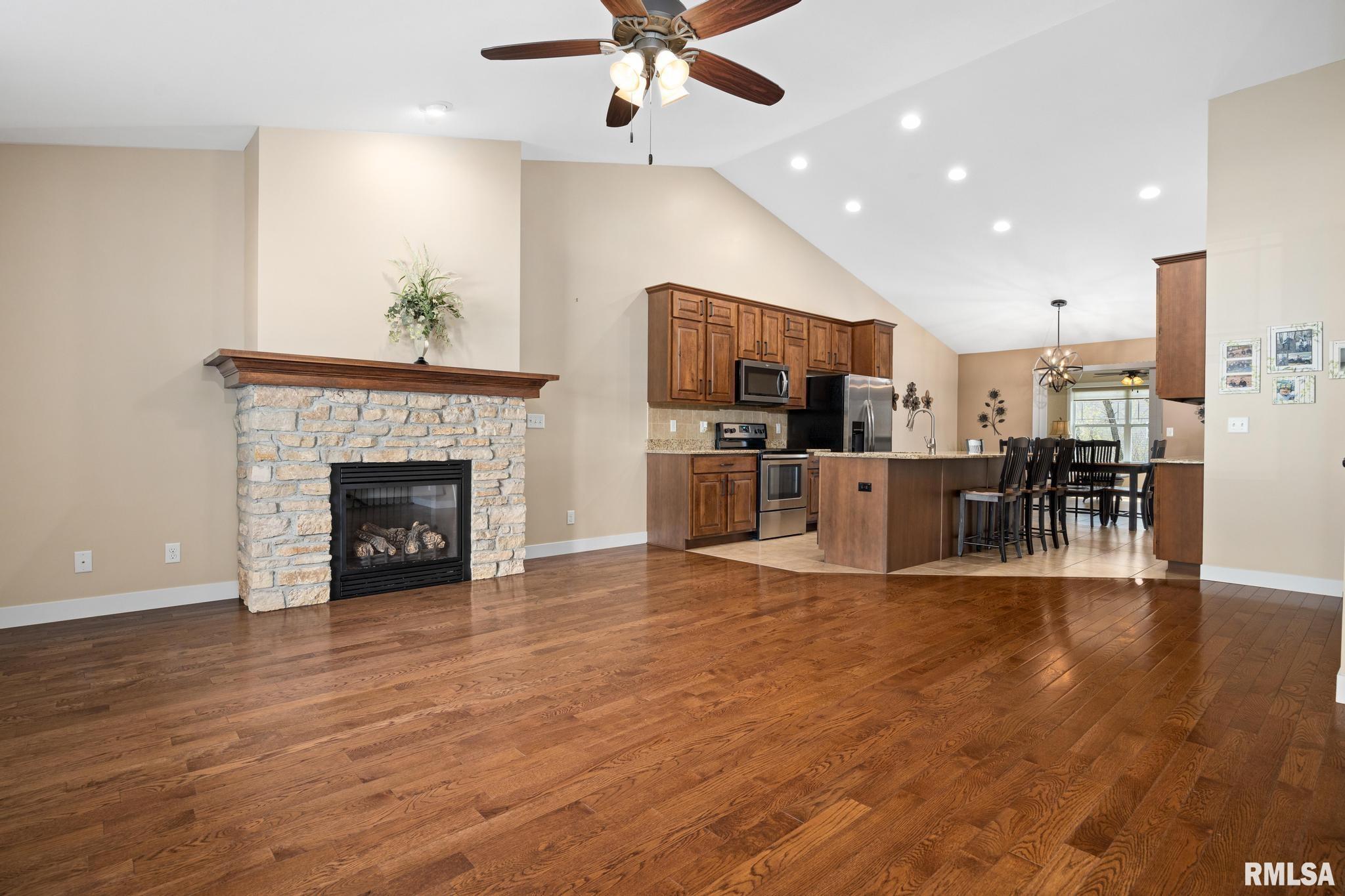 1810 Kingsbury Road Washington, IL 61571 - Photo 8 of 42