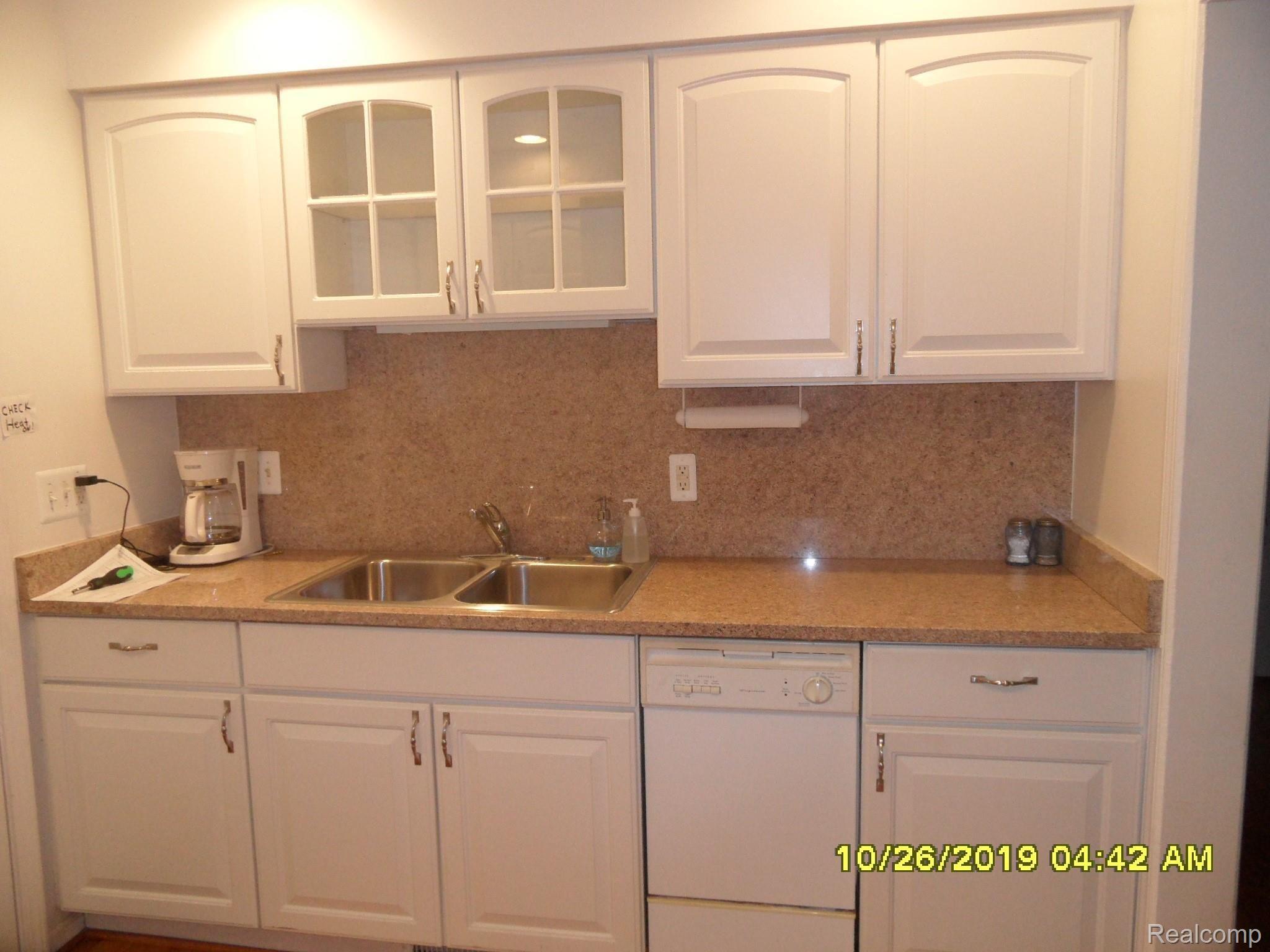 283 Riverside Drive Clinton Township, MI 48036 - Photo 11 of 29 SAM_0352.JPG