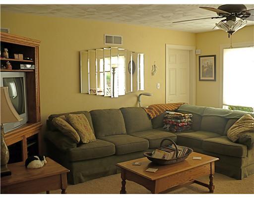 146 Eisaman Road Irwin, PA 15642 - Photo 5 of 12 Living Room.