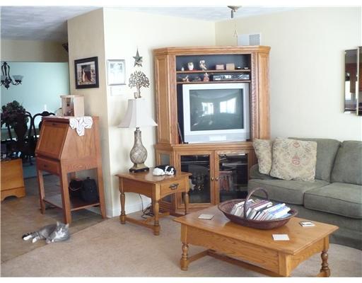 146 Eisaman Road Irwin, PA 15642 - Photo 6 of 12 Living Room.