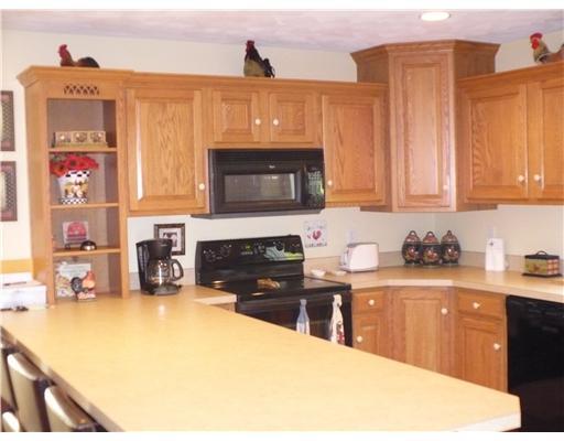 146 Eisaman Road Irwin, PA 15642 - Photo 8 of 12 Kitchen.
