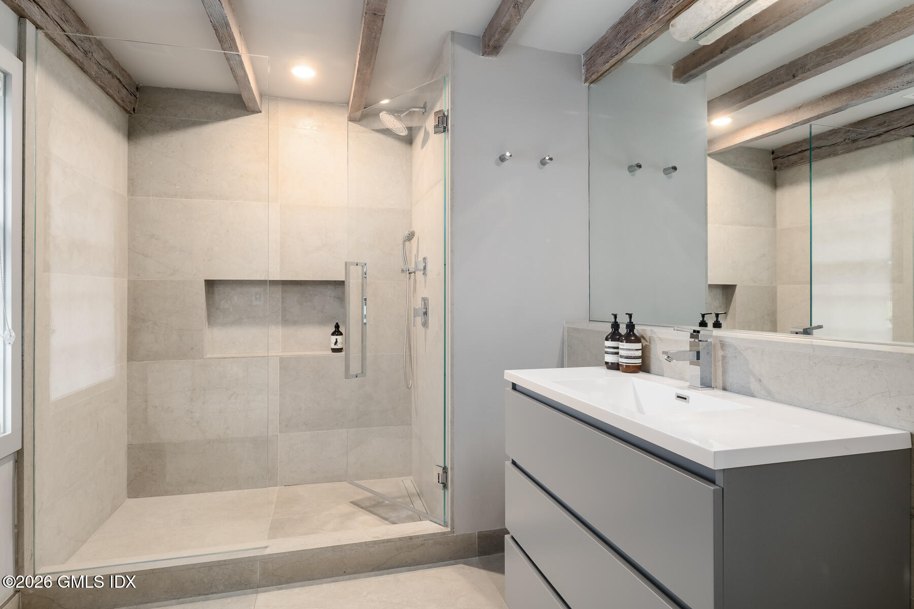 640 Round Hill Road Greenwich, CT 06831 - Photo 13 of 60 Guest Bathroom