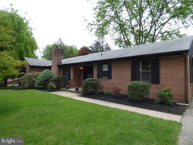 1970 Hawthorne Road York, PA 17406 - Photo 2 of 21 Gallery Image 2