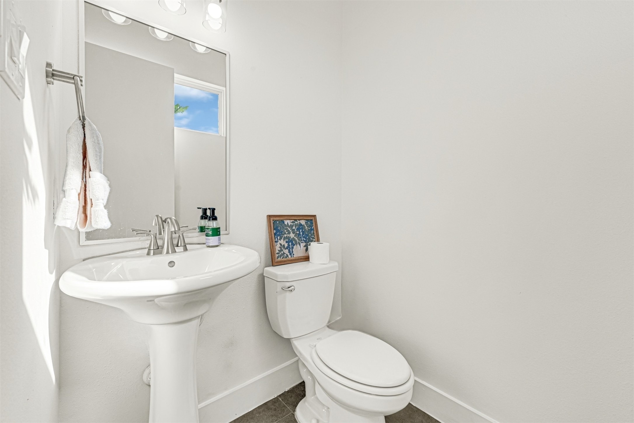 3313 Baer Street Houston, TX 77020 - Photo 15 of 35 a bathroom with a sink toilet and a mirror