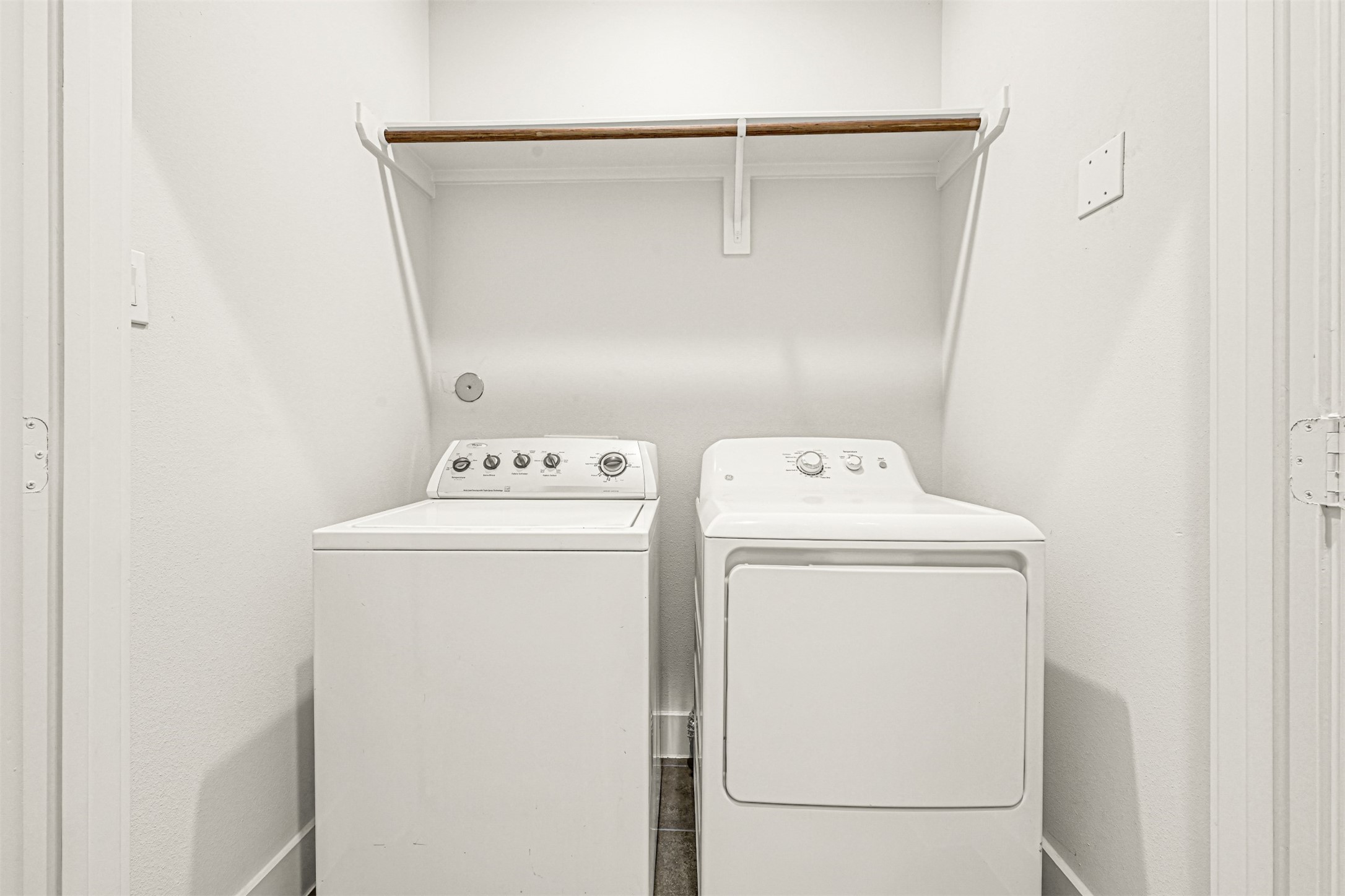 3313 Baer Street Houston, TX 77020 - Photo 20 of 35 a utility room with dryer and washer