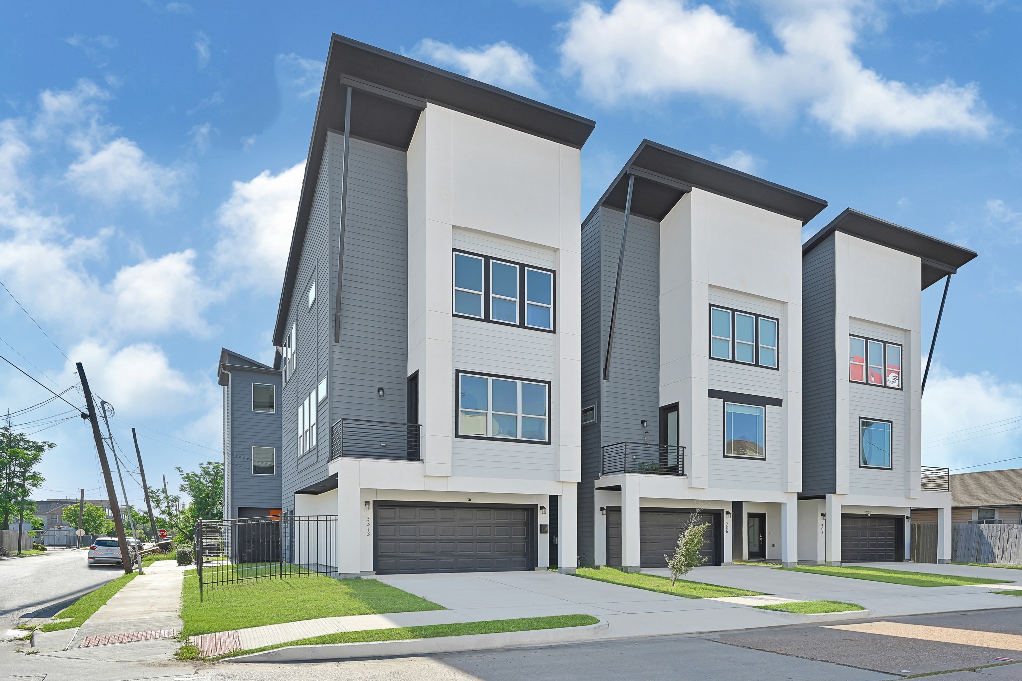 3313 Baer Street Houston, TX 77020 - Photo 2 of 35 a front view of a building with a garden