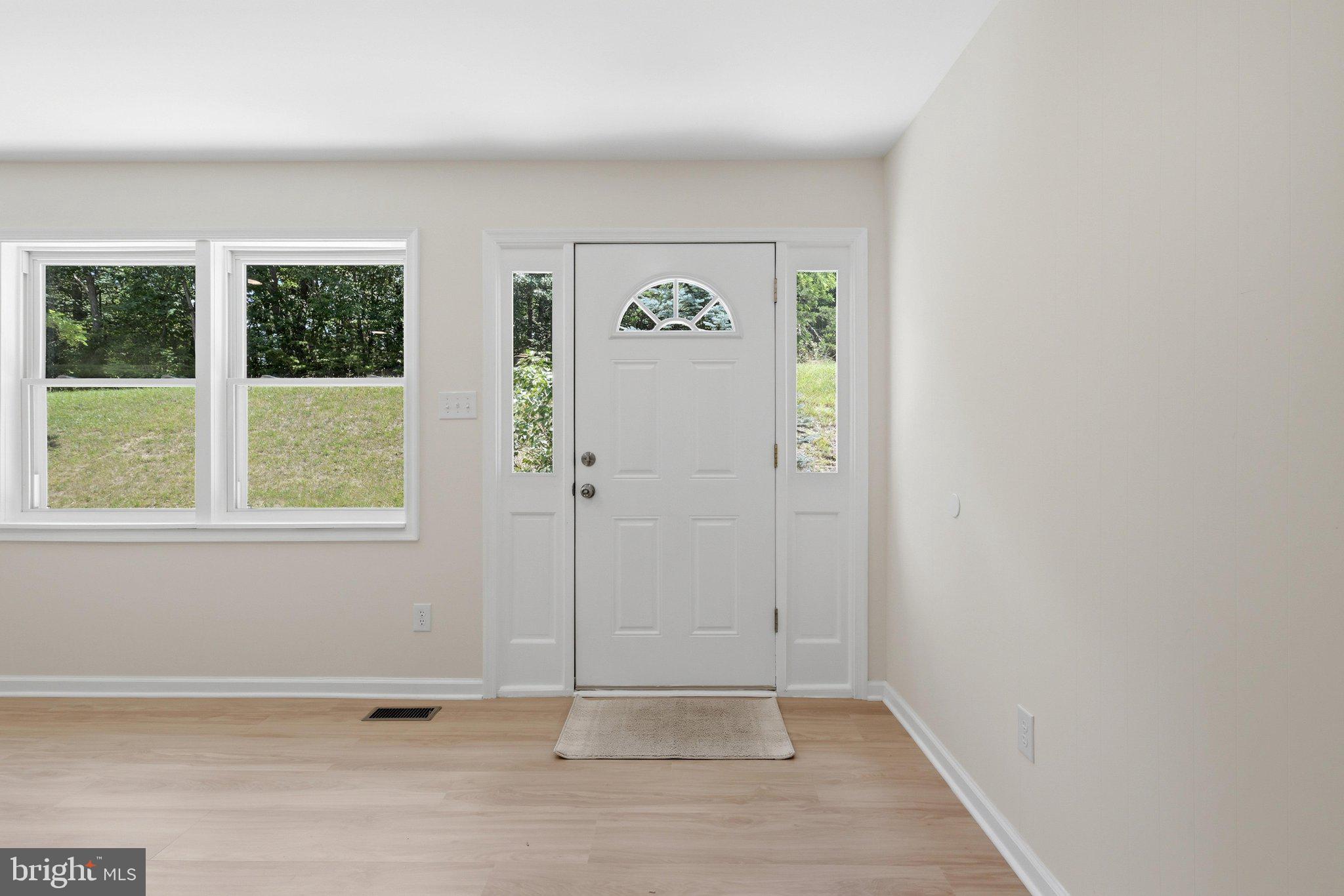 1355 Perry Road Winchester, VA 22602 - Photo 5 of 49 Foyer