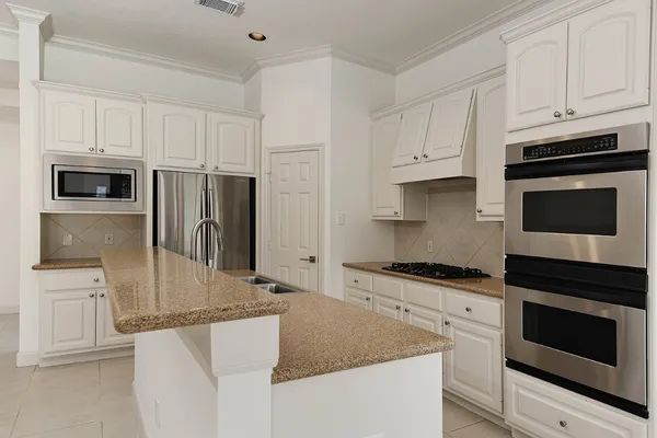 $3,800 | 15 Rockledge Drive, The Woodlands, TX 77382