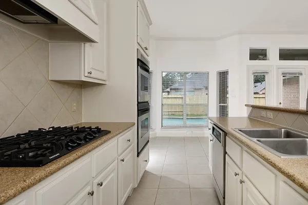 $3,800 | 15 Rockledge Drive, The Woodlands, TX 77382