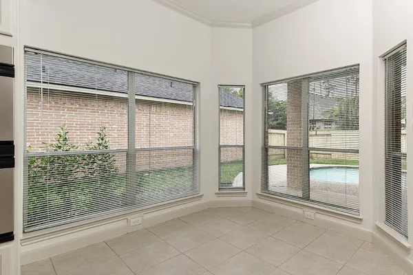 $3,800 | 15 Rockledge Drive, The Woodlands, TX 77382