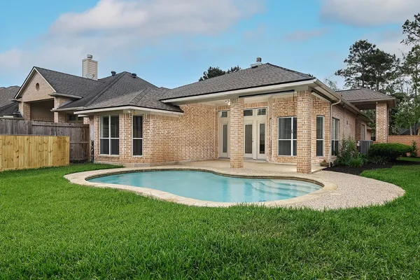 $3,800 | 15 Rockledge Drive, The Woodlands, TX 77382