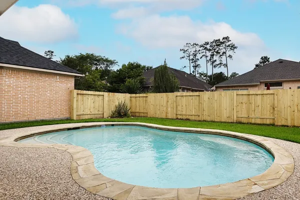 $3,800 | 15 Rockledge Drive, The Woodlands, TX 77382