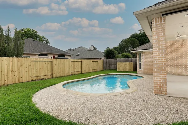 $3,800 | 15 Rockledge Drive, The Woodlands, TX 77382
